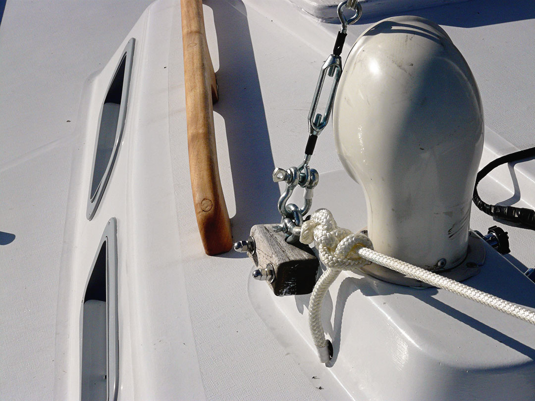 mast cradle on sailboat