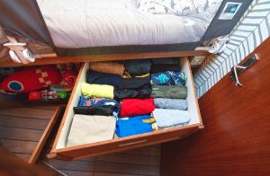 Deep drawers were designed to fit all the way back tothe hull, leaving no negative space and maximizing
clothing storage.