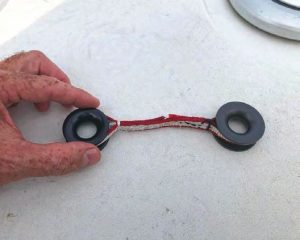 the dog bone,just two low-friction rings sewn into a
strap. The length is adjusted so that the
rings reach about halfway around the
mast. Ball-bearing blocks will also work.
The motion can scratch the mast  nish;
we later protected it with anti-chafe
tape.