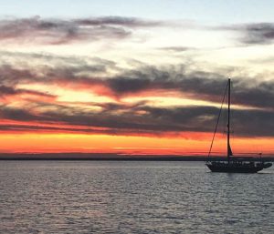 The rst of severalstunning Chesapeake Bay
sunsets over the Sassafras
River on day one.