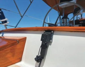 Five identical plugs ondeck make the panels
interchangeable