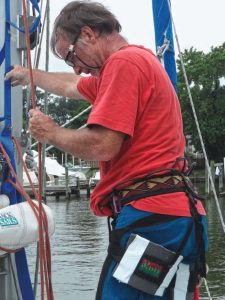 For extra padding, use sti foam suchas ½-inch exercise oor tiles. Keep them in the bag with your harness and add them anytime you will be up the mast for more than a few minutes.