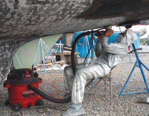 When working with any bottom paint,remember to protect yourself and
contain all materials.