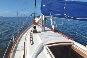The companionway hatch is protected bya sea hood to keep out rain and boarding
seas — an important o shore feature.
Notice that one Dorade vent faces
forward for air intake and the other aft
for exhaust.