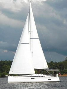 flat sheer, plumb bow, andhard chines define the current French
styling of midsize sailing yachts. Note the
absence of a roach in the furling mainsail.
