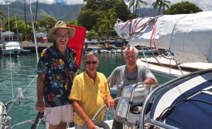 Rick Wunderlich, left, with author BertVermeer and skipper Chris Read in
Lahaina Harbor, Maui, on departure day.