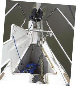 The bow area is configured for twoanchor rollers, stowage, and a windlass
concealed by the hatch cover — all very
clean.