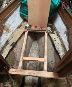 Tom added two newlongitudinal stringers to
support the access hatch
in the forward cabin.