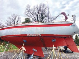 Sundown’s hullbefore the restoration had lots of wear and tear.