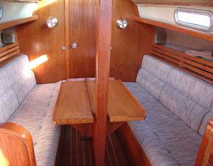the settee tostarboard, with stowage
behind.