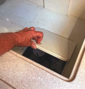 the size of the newhatch had to be just right,
and a nger hole makes
opening the hatch simple.