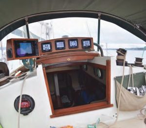 The bridge deck is a critical safety featurefor offshore work. Instruments are nicely
arranged over the sea hood, another
safety detail,