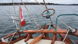 The transom-mounted rudder and tillergreatly simplify the steering gear. The
sprocket on the backstay is a remnant of
a self-steering system no longer in use.
Photo courtesy Bill Norrie.