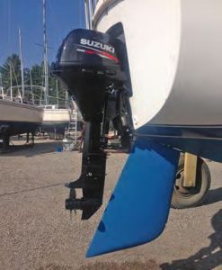 The new Suzuki outboardused a much larger
bracket to attach to the
boat, which obscured the
holes from the previous
engine.