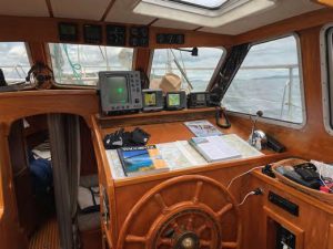 There are decent sightlines from thehelm in the pilothouse, with instruments
and paper chart display close at hand.