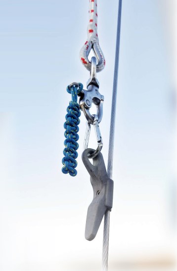 shackle with rope pull