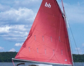 Her black hull and tanbark sail make Orca, John and Julie Mohr’s Bay Hen 21, instantly recognizable on Indiana’s Lake Monroe.
