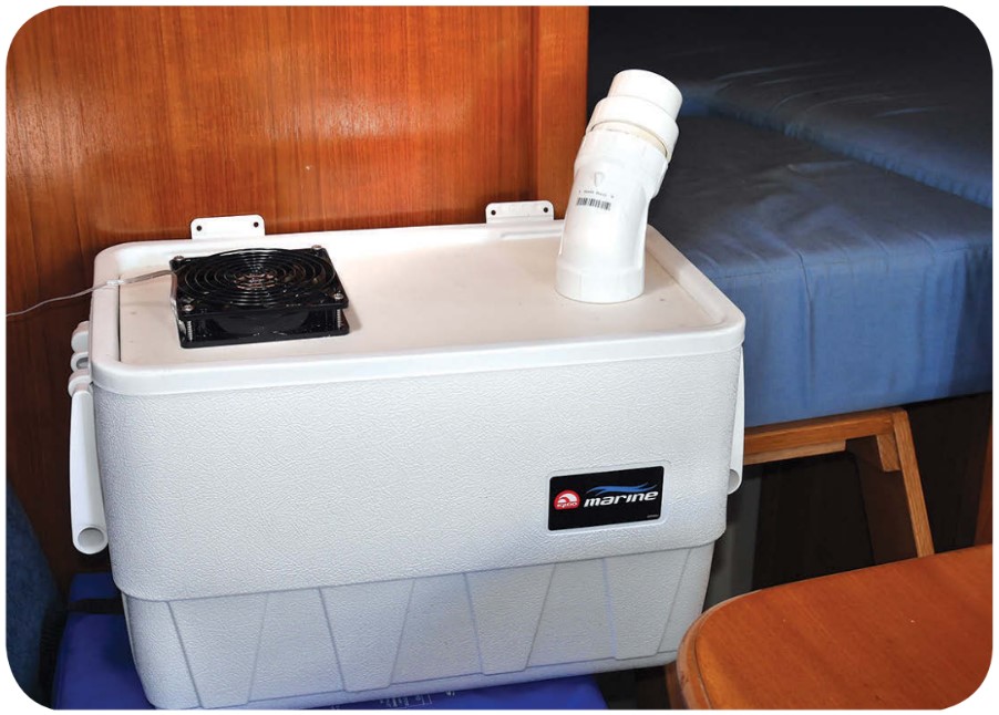 Clarence’s cabin cooler sits on the saloon settee where it doesn’t impede nighttime excursions and blows chilled air toward sleepers in the V-berth cabin.
