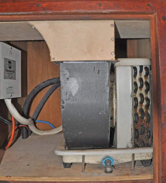 The forward AC unit fit very neatly into the top of an existing locker which enabled Roger to build the ducting up high, an advantage since cool air falls.