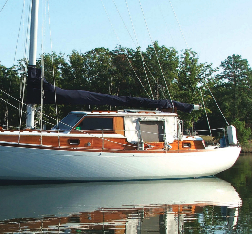 Atelier at anchor in a quiet cove off the Rappahannock River in Virginia.
