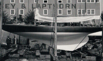 The 1939 John Alden-designed CCA racer, White Wings, top of page, shows the “classic” lines dating from Britannia of the 1890s. The pronounced “drag” to the keel on the 6-Metre Merenneito, seen here hauled at City Island, New York, in 1928, above left, is a result of the use of girth measurements in the International Rule.