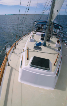 Genoa tracks on the caprail and outboard shrouds leave the sidedecks uncluttered.