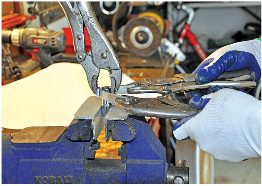 To make the arches, Roger clamped the aluminum strip to a 5⁄8-inch mandrel and bent it with Vise-Grips.