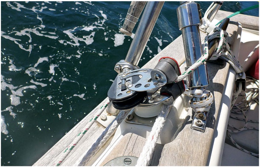 The block and cam cleat next to the cockpit ensures the genoa furling line (green fleck) has a fair lead with low friction and is fast and easy to pull.
