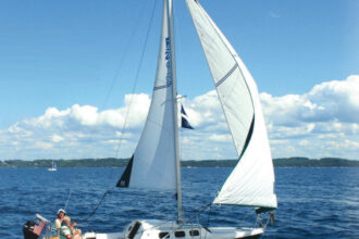 Picture of a Rhodes 22 sailing