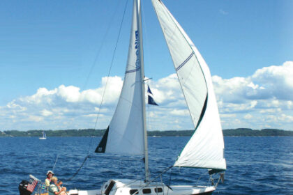 Picture of a Rhodes 22 sailing