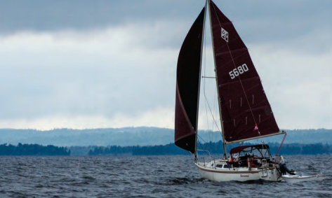 Taranui, a Catalina 25 owned by John and Irene Clement of Aurora, Ontario, sails wing- and-wing bound for the Benjamin Islands.