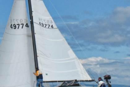 With the mainsail and genoa drawing well, Greg Pearson’s S2 9.2A, Blast, moves quickly upwind on the gray waters of Puget Sound.