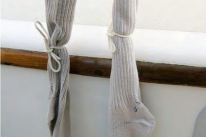 Old socks protect Marilyn’s brightwork and gelcoat from dings from the turnbuckles and the turnbuckles from dirt.