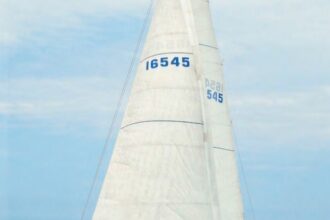 Skylark, a C&C 35 Mk II sailed by Al and Lorelei Goodman out of Racine, Wisconsin, shows off the design’s perfectly proportioned sheer, freeboard, and bow and stern overhangs.