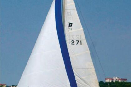 The Pearson 26, Pied Piper, owned by Bill Snow, heels to a fine sailing breeze on Oklahoma’s Grand Lake O’ the Cherokees.