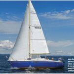 John Hojaboom’s Papillon shows off the Dufour 27‘s clean, contemporary lines. It was one of the earlier boats to incorporate portlights in the topsides.