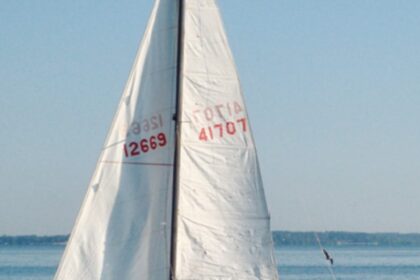 Brad Hite searches for a zephyr on Lake Erie on his 1977 San Juan 24, Crew’s Control.