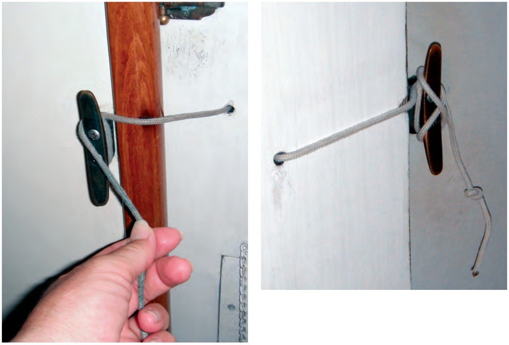 A short cord that passes through a hole in the door has stopper knots on both ends. Pull the cord into the head and close yourself in. When you’re done, pull it out to close the door from the outside.