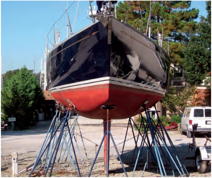 This Swan from about 1980 shows the effect of the IOR depth measurements. The hull turns sharply at the CMD point and the bottom is flat.