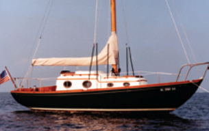 After Paul’s ministrations, Magnolia cut a rather different profile than in her former incarnation. The name reflects her colors — green hull and creamy-white cabin trunk.
