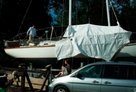 A slice from the forestay and down the bow made it possible to remove the forward section. Removing the aft section of the cover revealed the system of strapping supported by 2 x 4s that gives the cover its shape and prevents snow from accumulating on it and collapsing it.