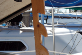 A scrap of wood became a variable ventilation system.