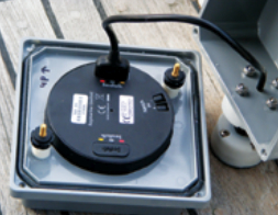 The foam gasket around the cover ensures that the junction box is waterproof.
