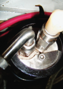 On this end cap of the pressure vessel are the inlet for high-pressure seawater (stainless steel) and the outlet for product water at low pressure (plastic).