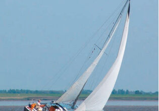 Rubicon, a Tartan 34 Classic, now shows her sweet lines to Germans, the first of her kind in Europe.