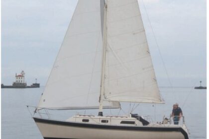 Quest, the Irwin Citation 31 owned by Jim Chapman has a distinctive wide cove stripe that swoops down at the transom.