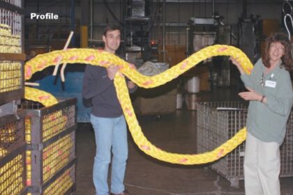 Eye splices come in all sizes. While touring the Samson plant in Ferndale, Washington, Karen Larson observed that her C&C 30 could use some new docklines. Manufacturing engineer, Mike Edwards suggested “a little something in yellow and pink.”