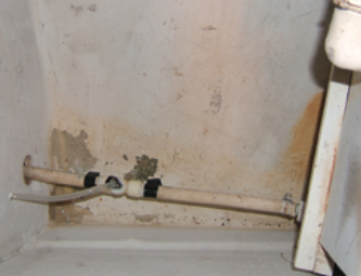 Having a way to see the level of your water tank begins in the bowels of the boat. Phillip inserted a T-connector into the hose running from his water tank. The clear vinyl tube that runs from the tank through a nearby bulkhead indicates how much water’s in the tank.