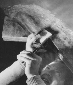 Hal built up the small addition to the hull formerly taken up by the old rudder. To fair the entry of the new rudder, he added glass along the length of the matching hull area by building up a slightly concave area of glass and Marine-Tex epoxy.