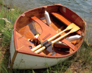 Nina’s middle seat, extended to encompass the daggerboard trunk, adds both style and stiffness.